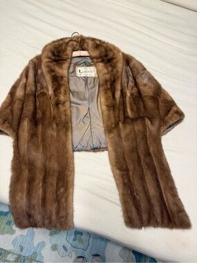 Luxurious Brown Short-Sleeve Fur Cape by